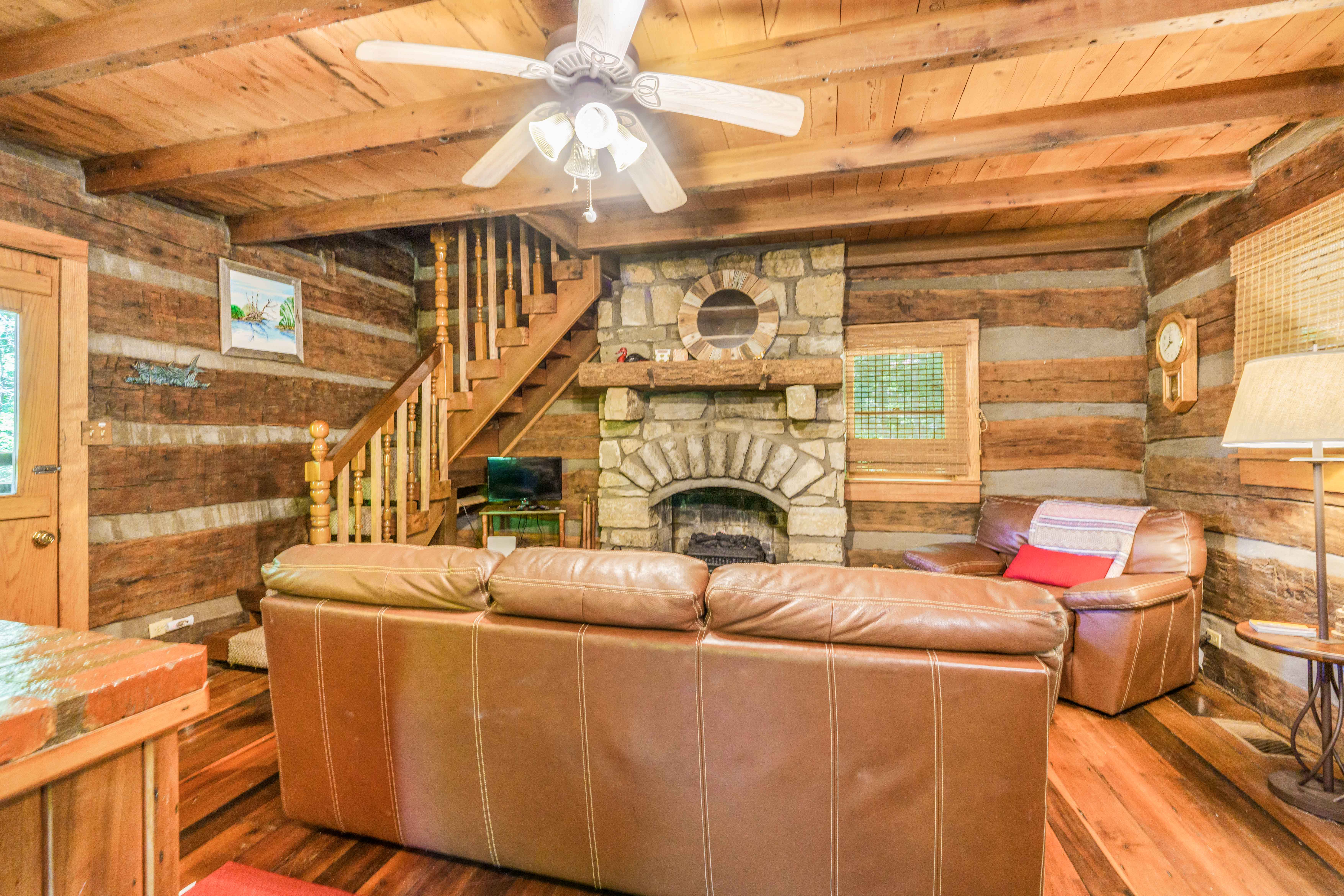 Rustic Lakefront Cabin on Private 1.11 +/- Acre Lot on Barren River Lake with Dock! photo 6